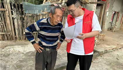 驻村更“驻心”，，，，，，实干促振兴
